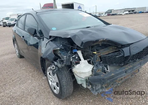 2017 Kia Forte Lx z USA, uszkodzony, nr VIN 3KPFL4A70HE028310